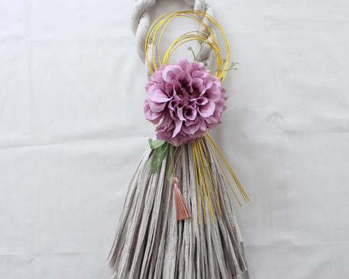 アイボリーダリアのシックなしめ縄 しめ縄リースグレージュ タッセル型 2026 お正月飾り 造花 しめ縄飾り