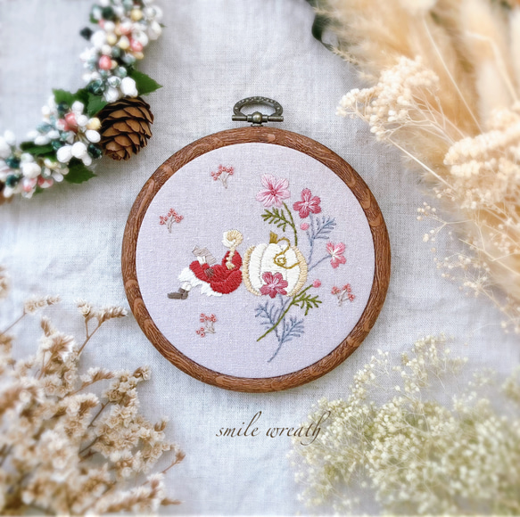 兜刺繍 額縁入り ハンドメイド （蝶とお花2022🌷刺繍フレーム
