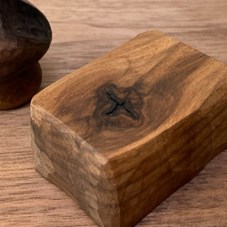 キノコの置物 木彫り 台付き（木材：ウォルナット節あり）（No.S1006） 10枚目の画像