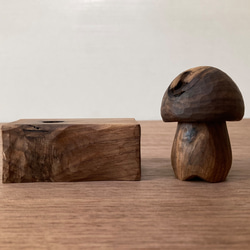 キノコの置物 木彫り 台付き（木材：ウォルナット節あり）（No.S1007） 14枚目の画像
