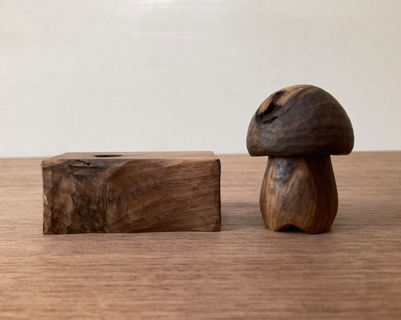 キノコの置物 木彫り 台付き（木材：ウォルナット節あり）（No.S1007） 14枚目の画像