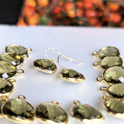 14Kgf OLIVE-KHAKI 秋季色橄欖卡其色水晶栗子耳環或耳環 第2張的照片