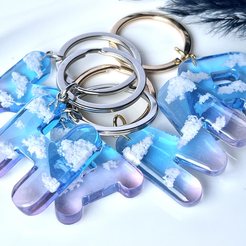 朝焼けの雲入りイニシャルキーホルダー・チャーム・M キーホルダー