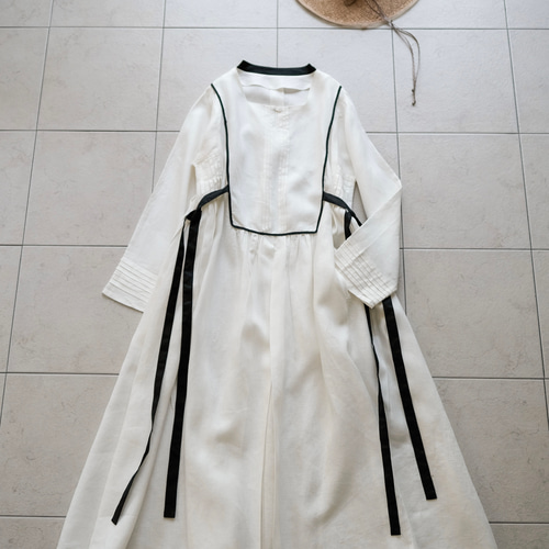 バイカラー両サイドリボンリネンワンピース(白・ベージュ・黒