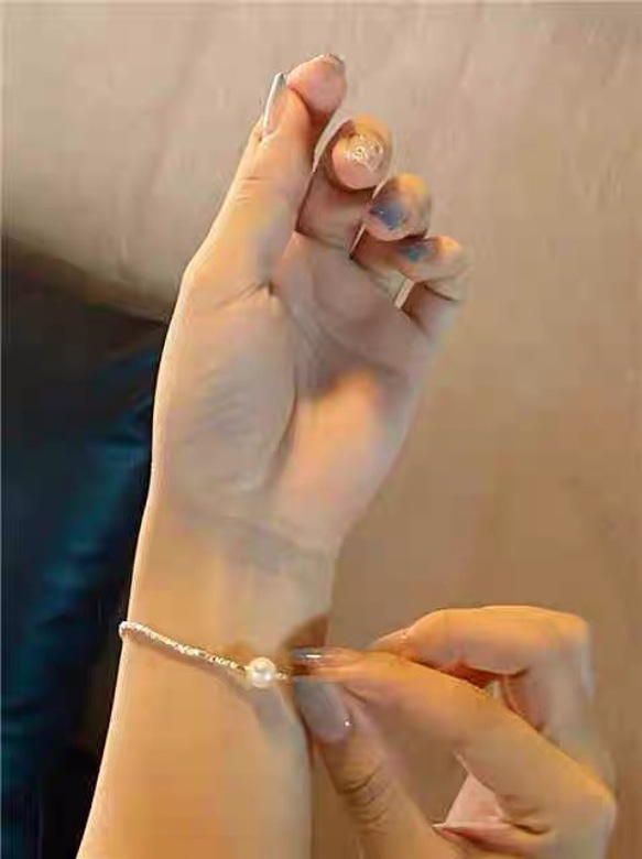 頂級品質花珠 AKOYA Akoya 珍珠和凱倫銀手鍊帶調節器 第9張的照片