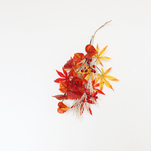 「送料無料」ススキ 紅葉（モミジ）サンキライ ミニスワッグリース 壁掛け（アーティフィシャルフラワー）秋リース 7枚目の画像