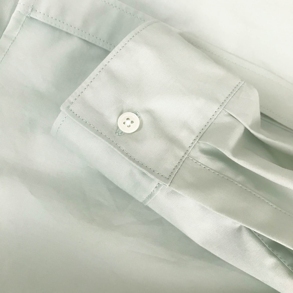 コエリブラウスPart2 ＜衿を立てて着るオーバーサイズ白シャツ＞ ～タイプライター くすみグリーン～ 7枚目の画像