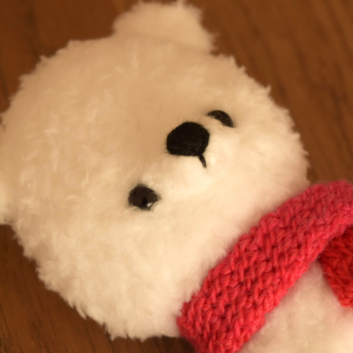 あみぐるみ♪ふわふわぺたんこくまさん（白）赤マフラー あみぐるみ