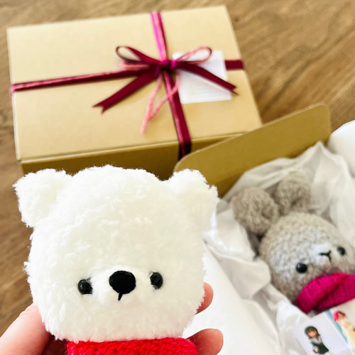 あみぐるみ♪ふわふわぺたんこくまさん（白）赤マフラー あみぐるみ