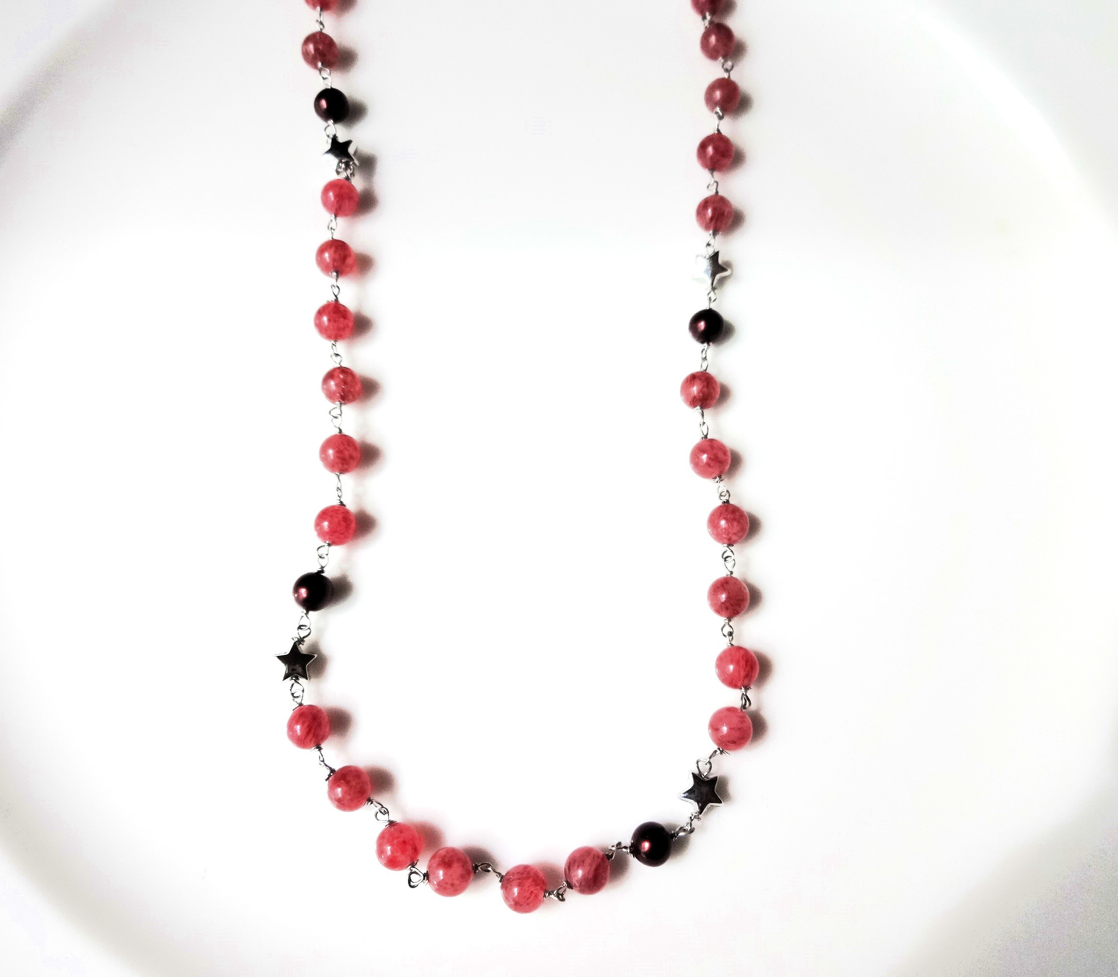 モスコバイト　ワインカラーネックレス