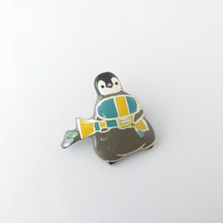 水遊び皇帝ペンギンひな 漆ブローチ 2枚目の画像