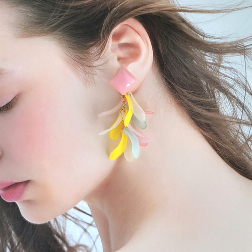 パステルカラー ひねりチャーム 大ぶりピアス 2bf04b8dac295738a194587fa9689b