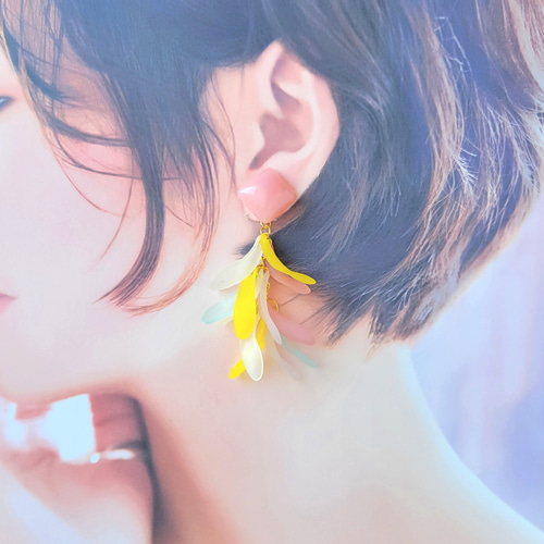 パステルカラー ひねりチャーム 大ぶりピアス 2bf04b8dac295738a194587fa9689b