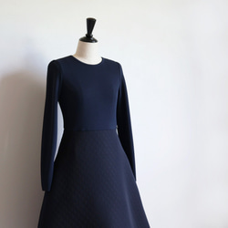[售罄！ 】 絎縫材質對接洋裝【深海軍藍】 第8張的照片