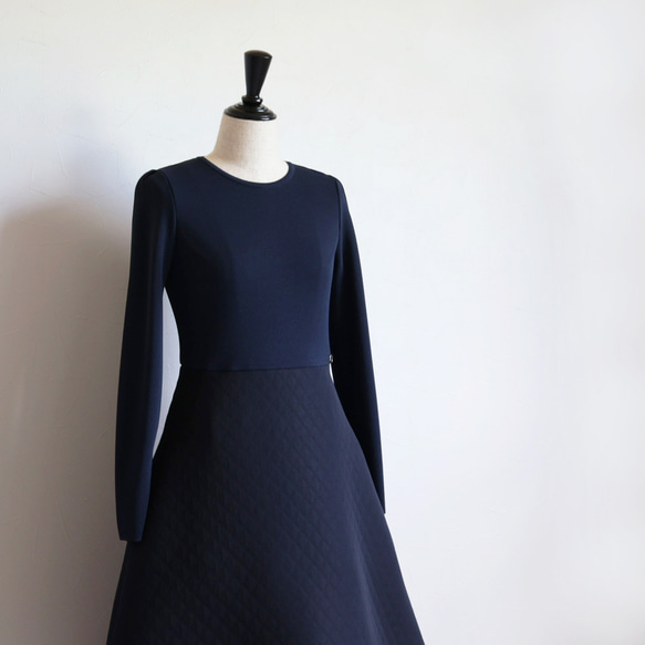 [售罄！ 】 絎縫材質對接洋裝【深海軍藍】 第8張的照片