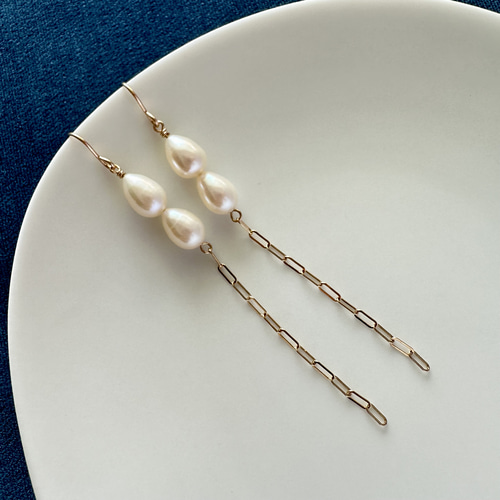 ドロップ型淡水パールがゆらゆら K14GF ロングチェーンピアス