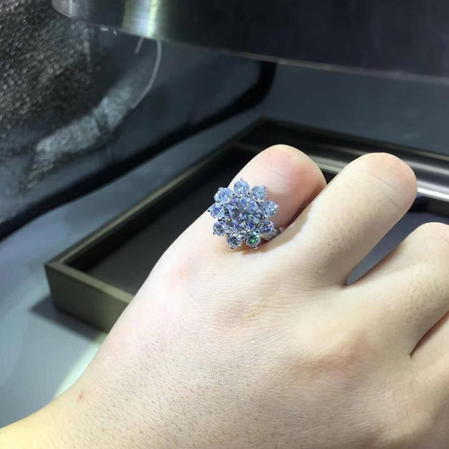 豪華仕様】サンフラワー ダイヤモンド リング K18WG 指輪 豪華仕様】サンフラワー ダイヤモンド リング K18WG 指輪