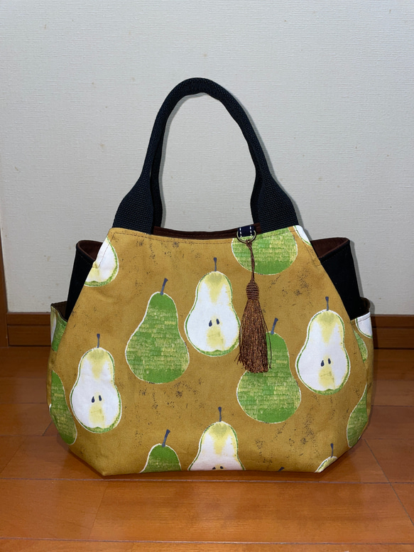 【おまとめ品】チューリップ型ハンドメイドバッグ3点 おまとめ品】チューリップ型ハンドメイドバッグ3点 洋梨柄