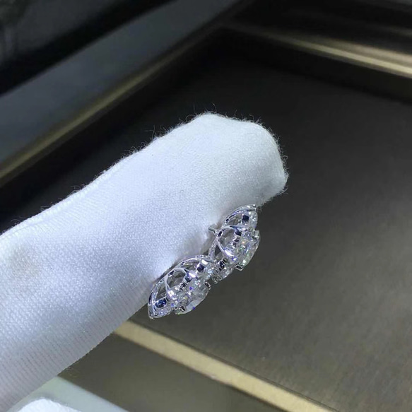 【豪華仕様】サンフラワー　ダイヤモンド　ピアス　 K18WG 3枚目の画像