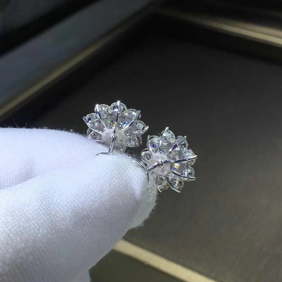 【豪華仕様】サンフラワー　ダイヤモンド　ピアス　 K18WG 4枚目の画像