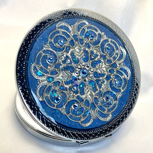 透かしパーツのコンパクトミラーPREMIUM KUSUMI blue 手鏡 SUGI Craft