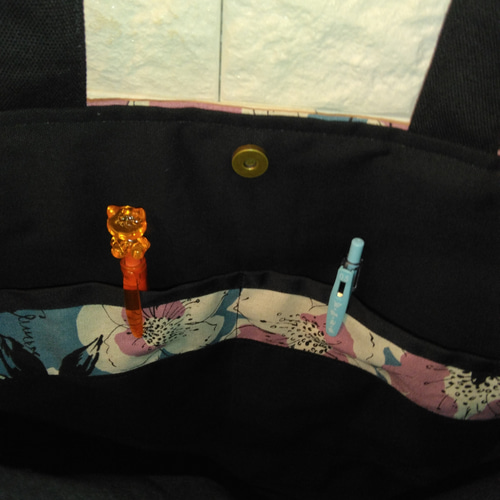 送料込】花柄 英字 A4サイズサイドポケットトートバッグ