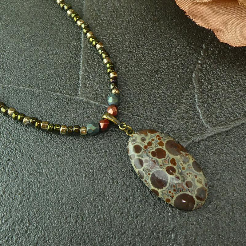 天然石とビーズネックレス「アステロイドジャスパー」　秋色　天然石　ペンダントネックレス　一点もの　秋　ドット　水玉