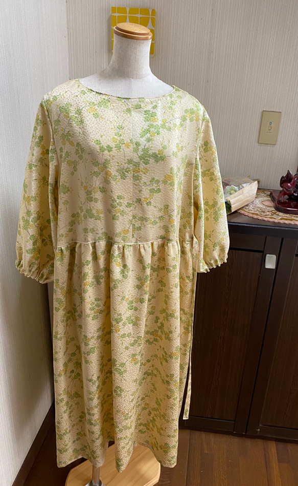 絹　パフスリーブ　ワンピース　ウエストリボン　クリームイエロー　花柄　フリーサイズ　着物リメイク　248 10枚目の画像