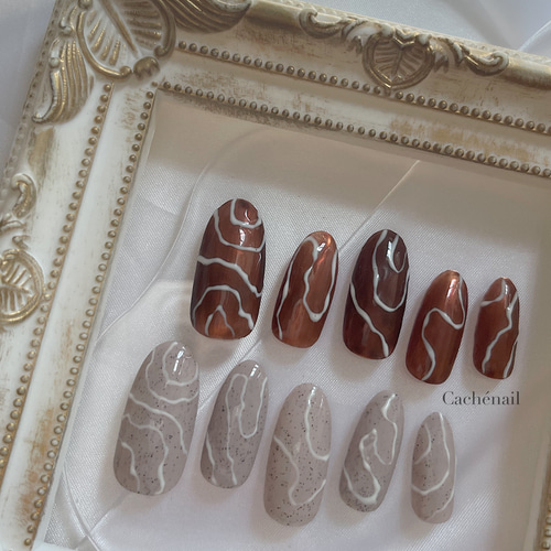 うねうねネイル ブラウンネイル ニュアンスネイル ミラーネイル ネイル