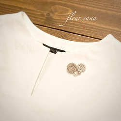 unique motif  シルキーパールとクロッシェのブローチ 〈heart〉 powder brown 2枚目の画像