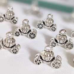 かぼちゃの馬車 チャーム 6個 カン付き パーツ 3枚目の画像