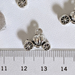 かぼちゃの馬車 チャーム 6個 カン付き パーツ 4枚目の画像