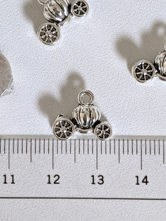 かぼちゃの馬車 チャーム 6個 カン付き パーツ 4枚目の画像