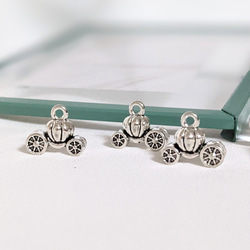 かぼちゃの馬車 チャーム 6個 カン付き パーツ 2枚目の画像