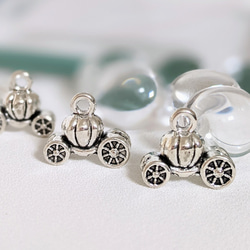 かぼちゃの馬車 チャーム 6個 カン付き パーツ 1枚目の画像