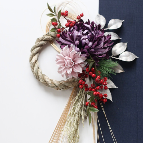 菊とケイトウのお正月しめ縄飾り