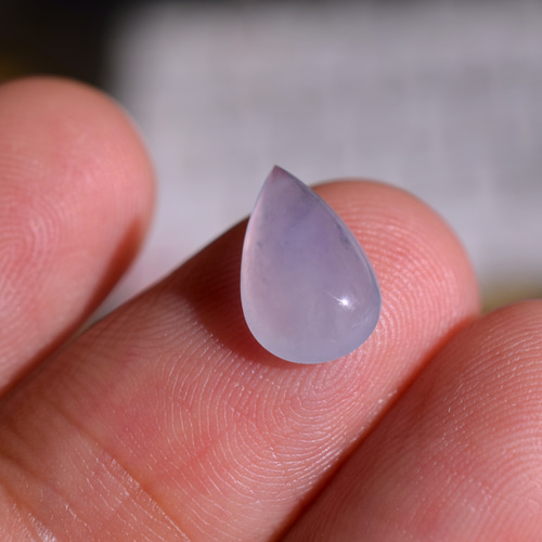 【貴重】ミャンマー産の本翡翠(ジェダイト)のラベンダー入りのルース 貴重】ミャンマー産の本翡翠(ジェダイト)のラベンダー入りのルース