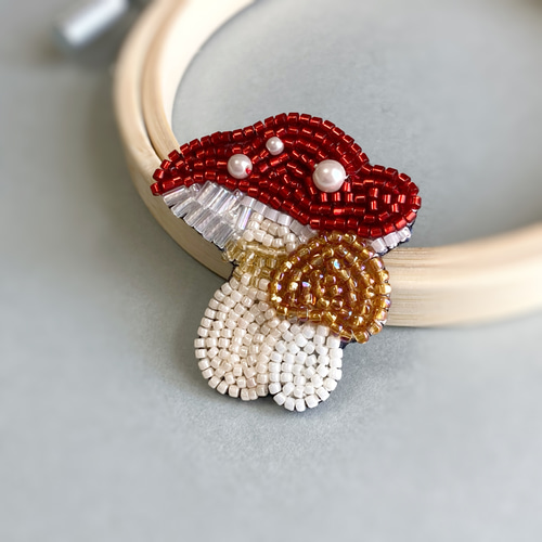 森の双子きのこブローチ ビーズ刺繍 オートクチュール刺繍