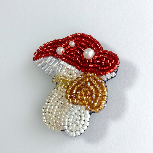 森の双子きのこブローチ ビーズ刺繍 オートクチュール刺繍