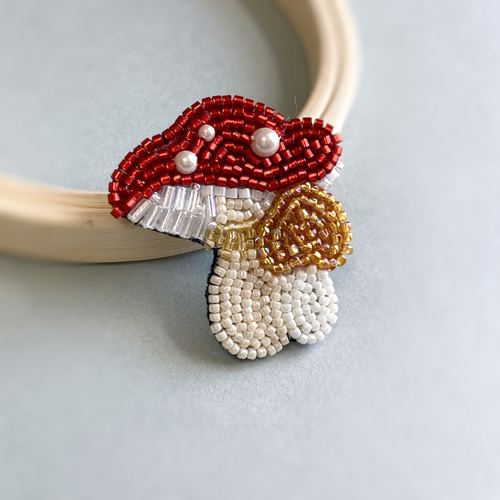 ＊きのこ ✿＊　刺繍ブローチ きのこの刺繍ブローチ🍄