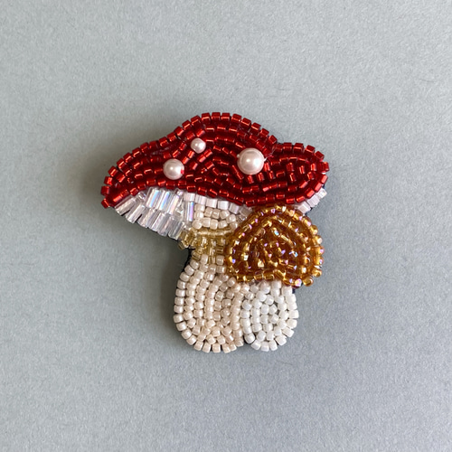 こり198.キラキラきのこ ビーズ 刺繍ブローチ ハンドメイドアクセサリ 51a13440563031c0fc0ca5b6f6652c