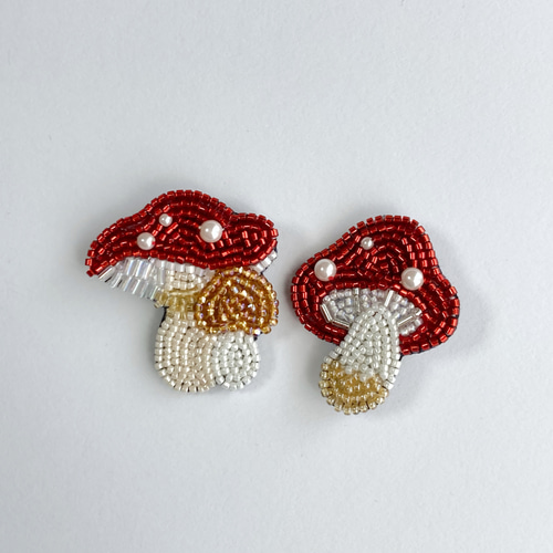 こり198.キラキラきのこ ビーズ 刺繍ブローチ ハンドメイドアクセサリ こり様専用198.キラキラきのこ ビーズ 刺繍ブローチ