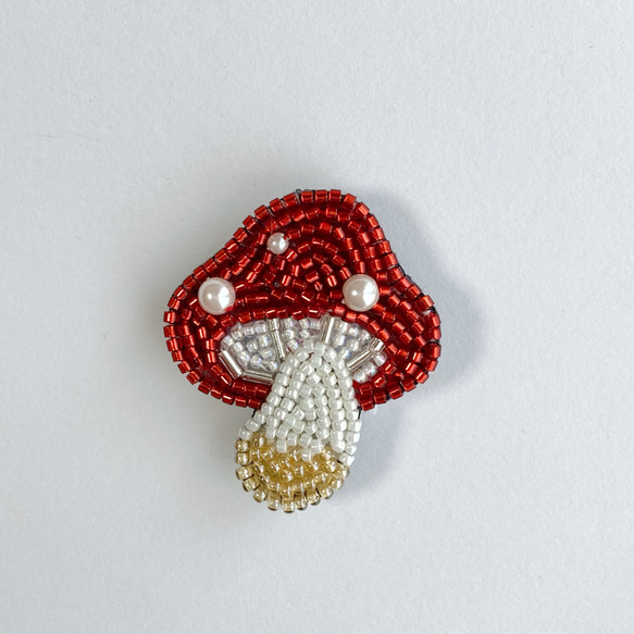 森のきのこブローチ ビーズ刺繍 オートクチュール刺繍 ブローチ merori