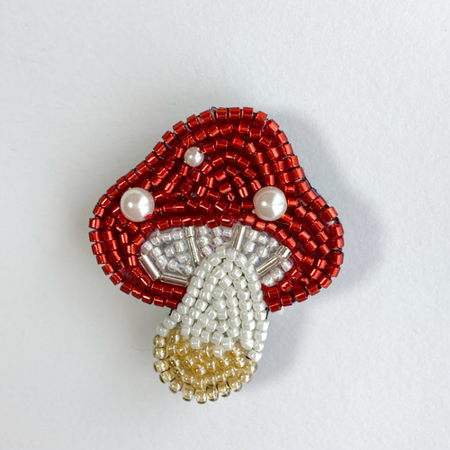 森のきのこブローチ ビーズ刺繍 オートクチュール刺繍 ブローチ merori