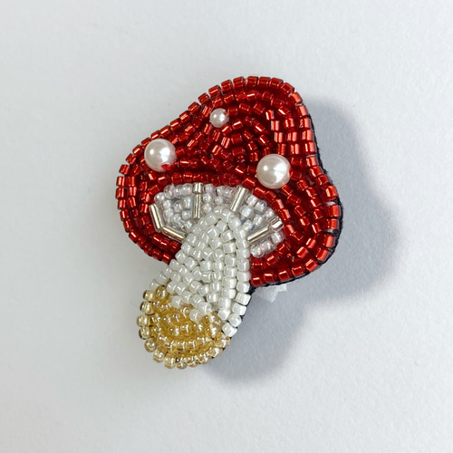 森のきのこブローチ ビーズ刺繍 オートクチュール刺繍 ブローチ