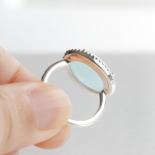 1点もの】7.76カラットのミルキーアクアマリン ミル打ちリング 1点もの】7.76カラットのミルキーアクアマリン ミル打ちリング