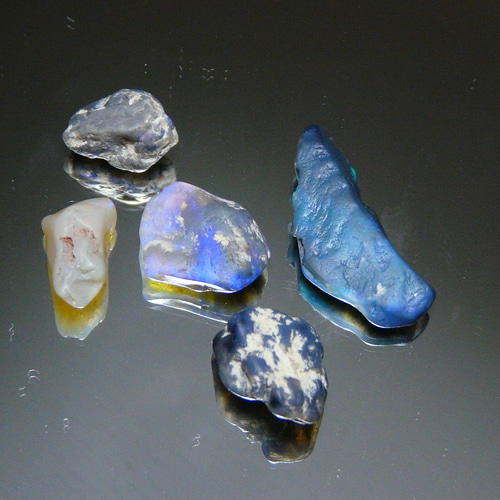 30915-3 ☆ライトニングリッジ産☆ 天然ブラックオパール 原石 天然石