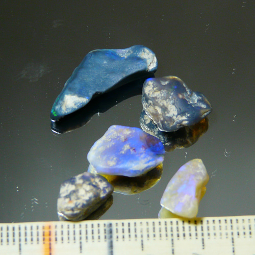 30915-3 ☆ライトニングリッジ産☆ 天然ブラックオパール 原石 天然石