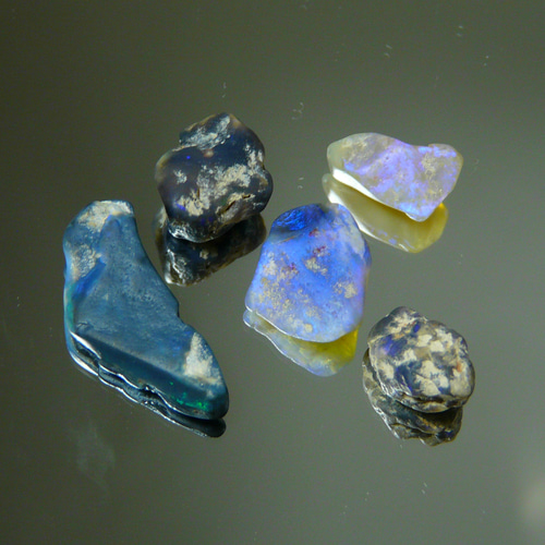 30915-3 ☆ライトニングリッジ産☆ 天然ブラックオパール 原石 天然石