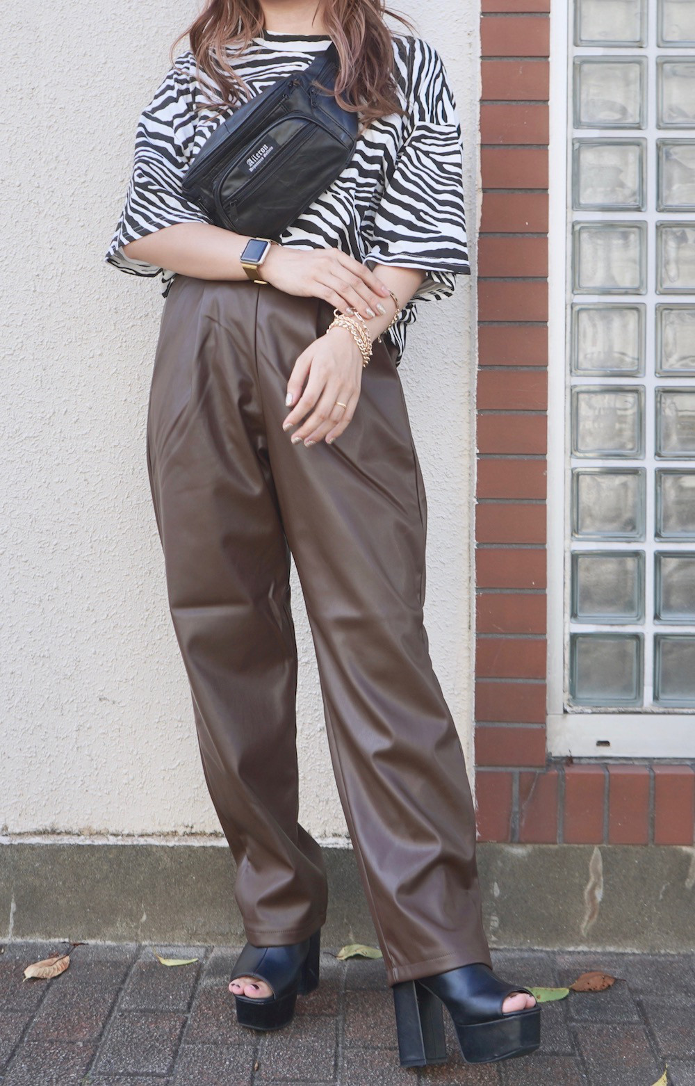 Leather Touch Tuck Tapered Pants (brown) ロングパンツ ブラウン カジュアル